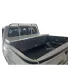 Caja de herramientas lateral de aluminio inoxidable instalada en la cama de una camioneta