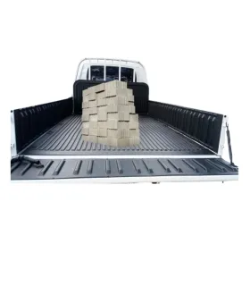 Protector de cama (bed liner) modular de alta resistencia instalado en un camión Kia K2700