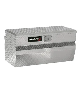 Caja de herramientas al piso en acero inoxidable instalada en la cama de una camioneta.