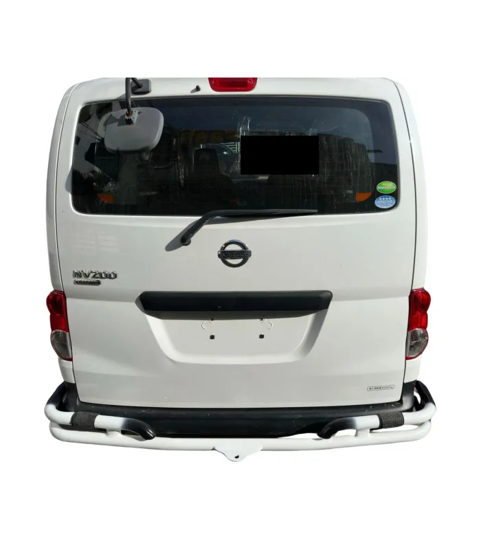 Defensa Trasera Nissan NV200