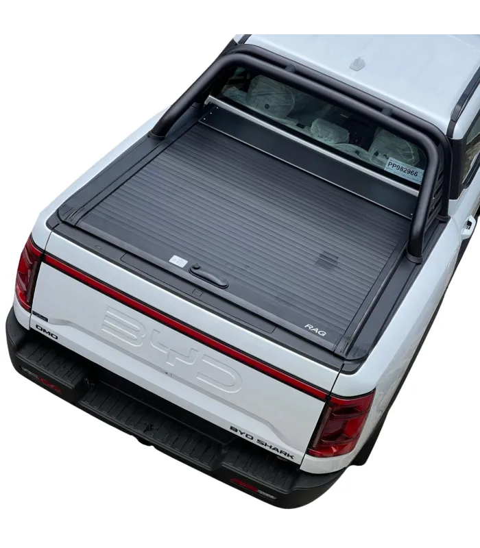 Tapa de cama retráctil manual para BYD Shark, vista lateral con la cubierta cerrada
