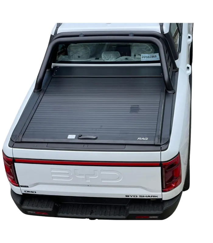 Tapa de cama retráctil manual para BYD Shark, vista lateral con la cubierta cerrada