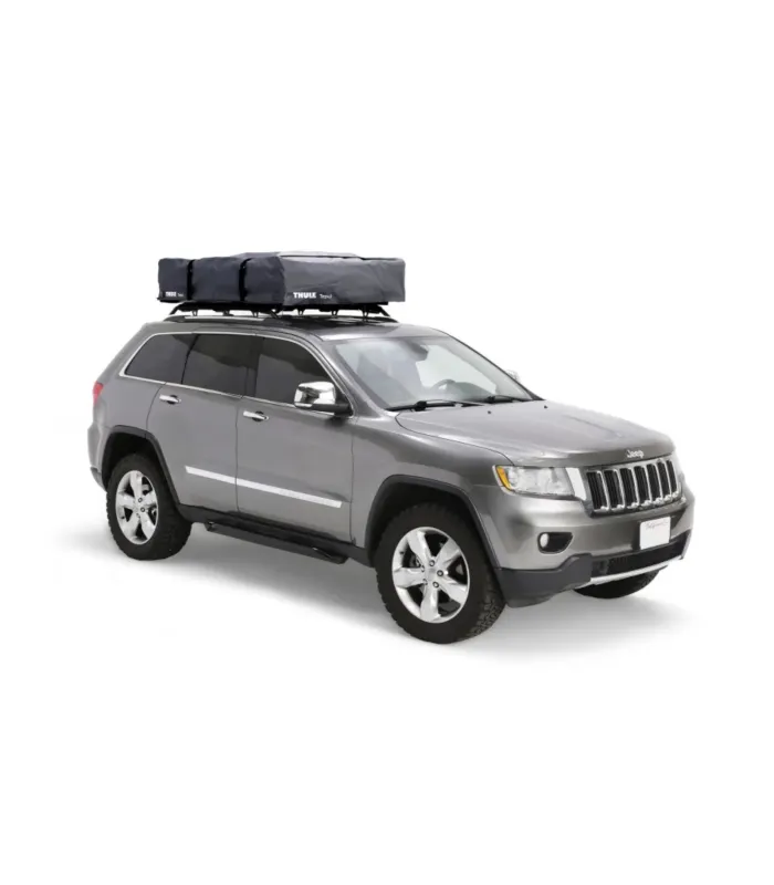 Carpa de techo Thule Tepui Ayer 2 cerrada con su funda protectora, lista para el viaje.