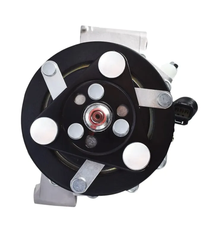 Primer plano del embrague y polea del compresor de aire acondicionado Honda Civic