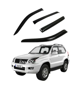 Set de 4 viseras de ventana ahumadas instaladas en una Toyota Prado 2003-2009, mostrando los deflectores de lluvia.