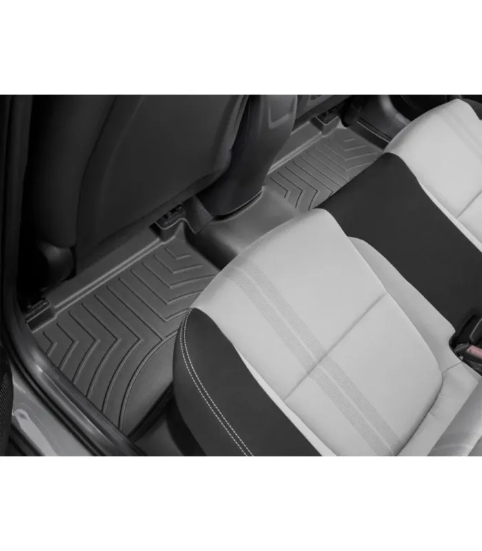 "WeatherTech FloorLiner instalados en Hyundai Venue, mostrando cobertura completa del suelo delantero y trasero