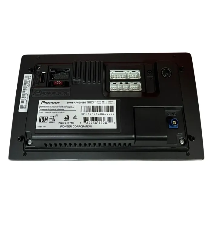 Receptor multimedia Pioneer DMH-AP6650BT con pantalla de 9 pulgadas, muestra reverso con sus conectores.