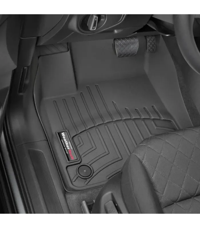 Alfombra del conductor WeatherTech para Volkswagen Atlas, mostrando los anclajes de seguridad y canales de fluidos