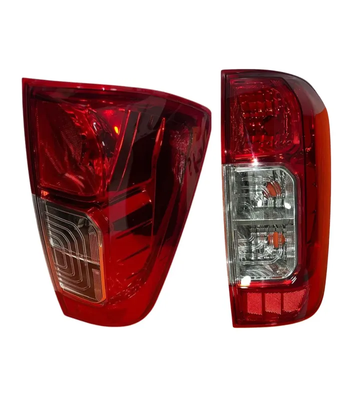 Farol trasero derecho de para Nissan Frontier NP300 2016-2020, vista dos unidades de frente y de lado.