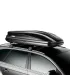 Caja portaequipajes Thule Pulse L negra, 453L, mostrado en vehículo vista lateral frontal.