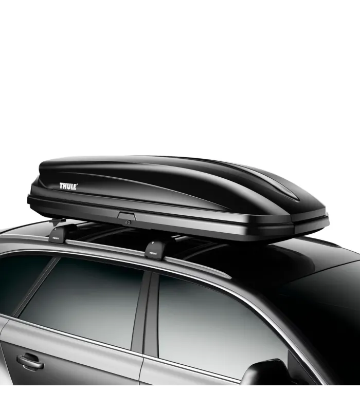 Caja portaequipajes Thule Pulse L negra, 453L, mostrado en vehículo vista lateral frontal.