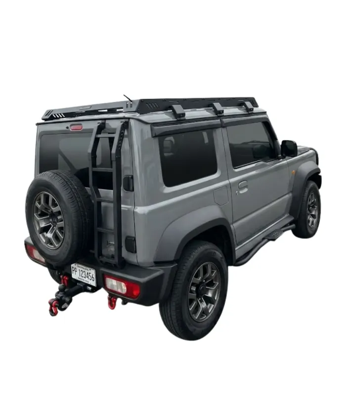 Escalera trasera marca Limited instalada en Suzuki Jimny gris 2019, Presenta una instalada
