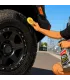 Brillo para Gomas Neumáticos Mothers Back to Black Tire Shine 24 oz, muestra antes y después.