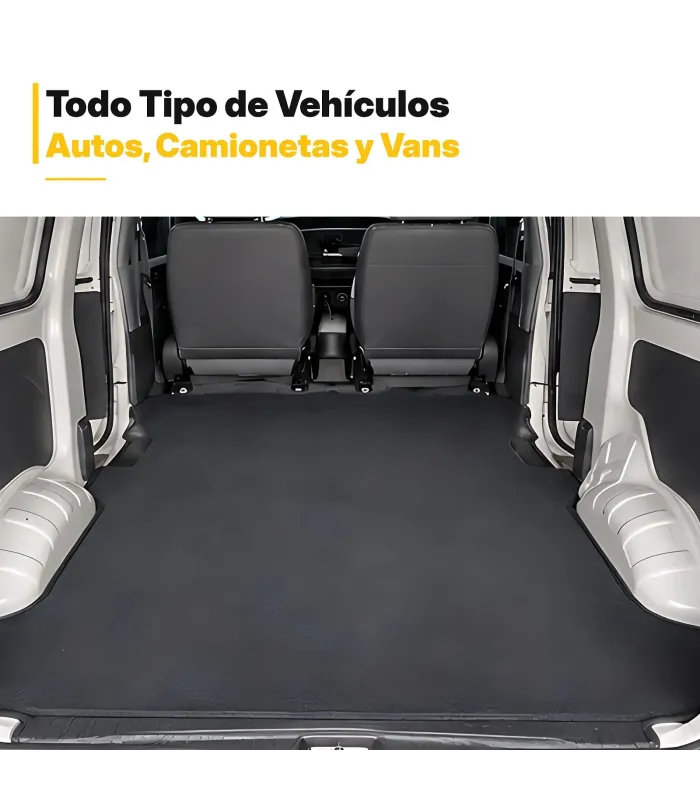 Interior de vehículo con piso tapizado renovado