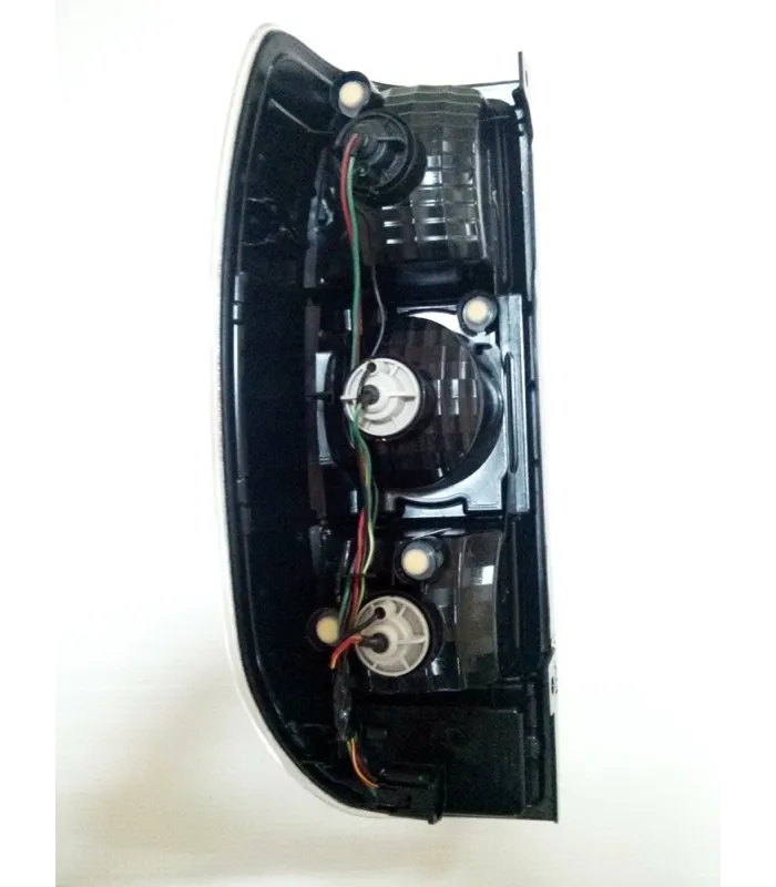 Mazda BT-50 2008-2011 Farol EsquineroTrasero izquierdo o derecho Tipo Original 