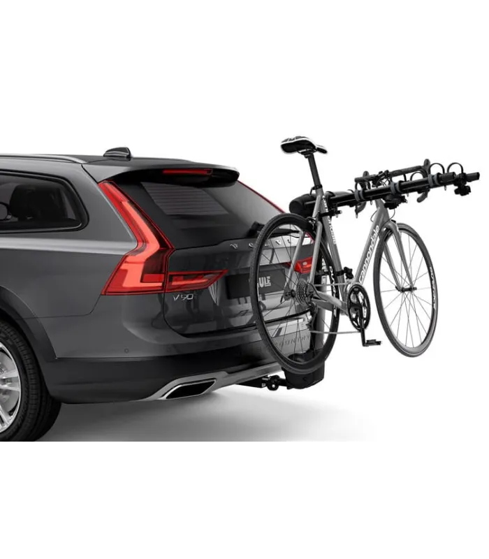 Cuatro bicicletas de montaña montadas de forma segura en el portabicicletas Thule Apex XT 4